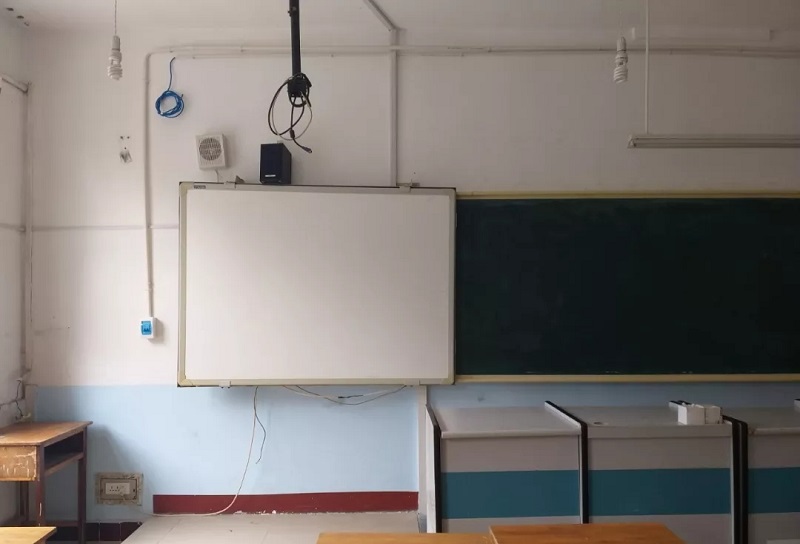 傳統電子白板跟黑板